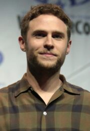 Iain De Caestecker